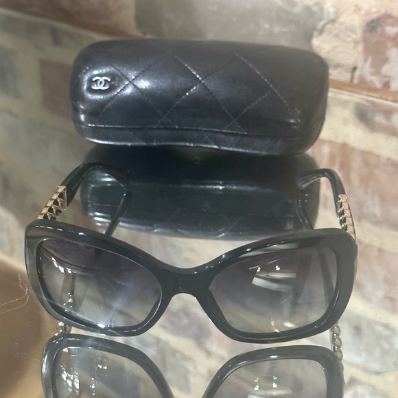 Chanel sunglasses - Picture 1 of 4